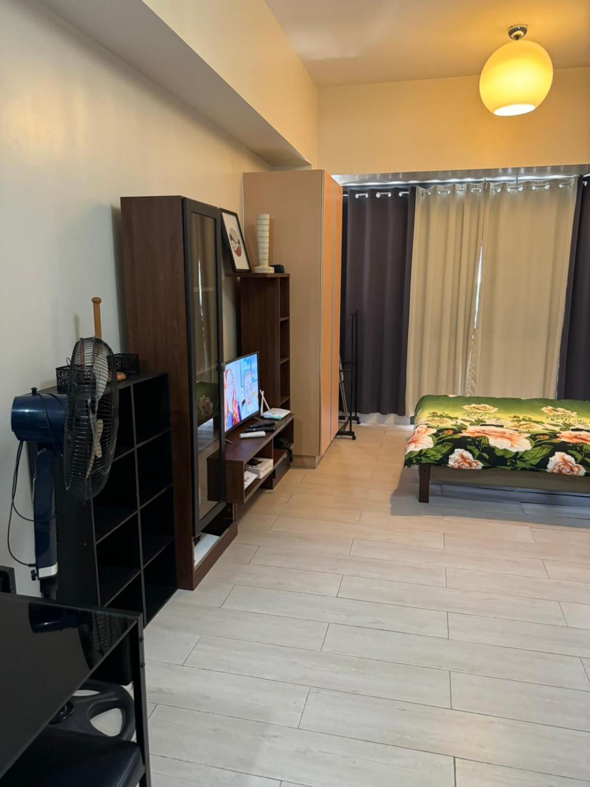 Henry'S Newport Condotel Pasay Kültér fotó