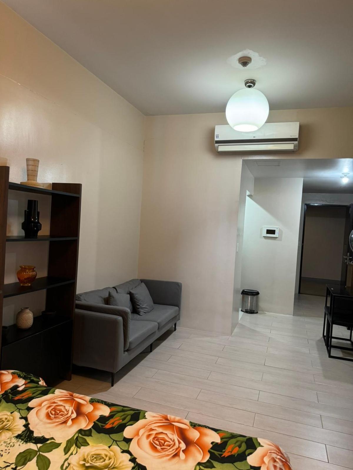 Henry'S Newport Condotel Pasay Kültér fotó