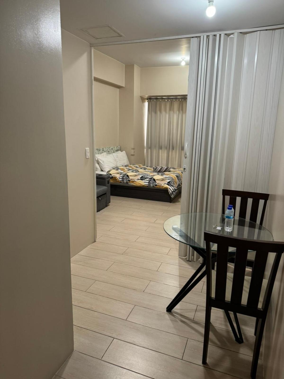 Henry'S Newport Condotel Pasay Kültér fotó