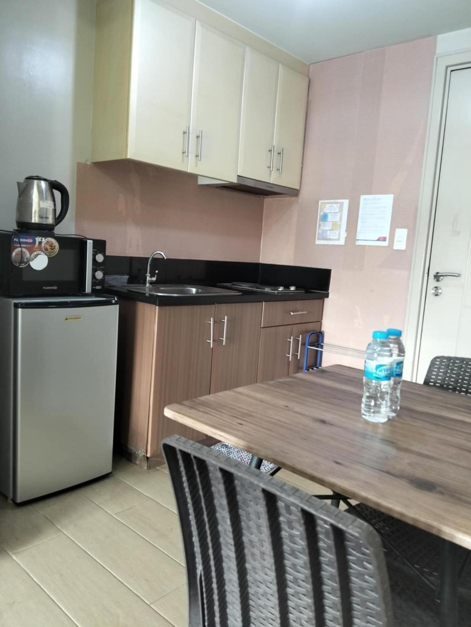 Henry'S Newport Condotel Pasay Kültér fotó
