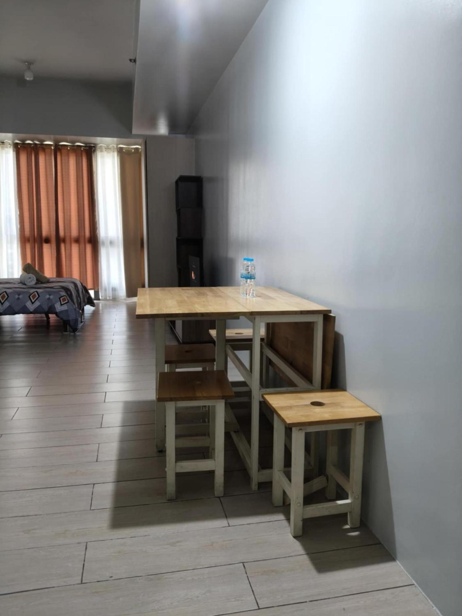 Henry'S Newport Condotel Pasay Kültér fotó