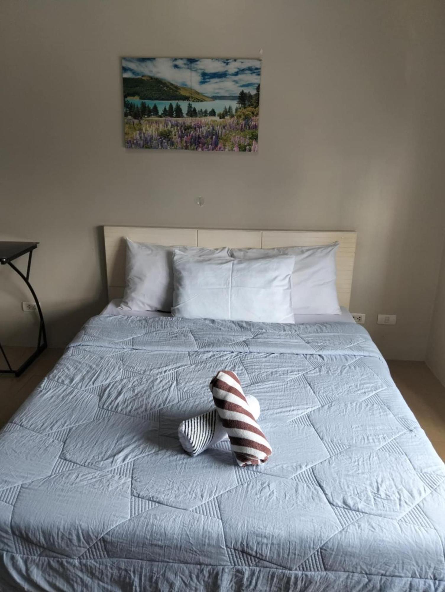 Henry'S Newport Condotel Pasay Kültér fotó